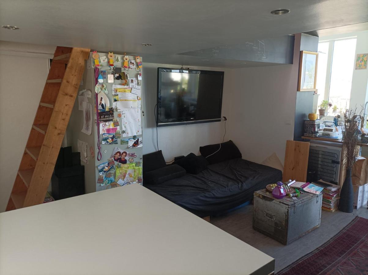 La Casa De *